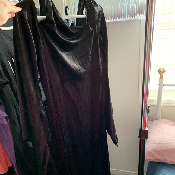 Vampire mistress Halloween costume - Picture 2 of 2